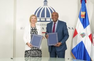 Energía y Minas y el PNUD firman acuerdo para electrificar viviendas rurales en la RD