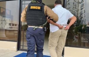 Detienen en el Ensanche Isabelita a hombre buscado por narcotráfico y viajes ilegales a PR