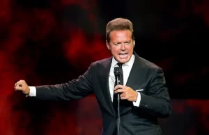 Luis Miguel cautiva con sus éxitos al público dominicano