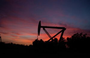 El petróleo de Texas abre con un alza de 0.56 %, hasta 79.63 dólares el barril