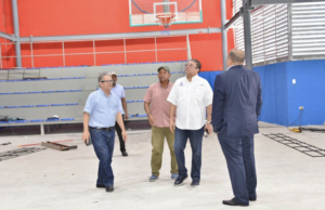 Ministro supervisa obras deportivas barrio Capotillo en el DN