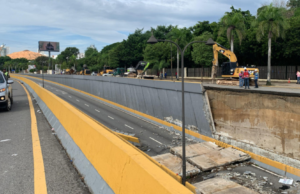 Reabren tránsito por paso a desnivel 27 de Febrero tras reconstrucción de muro