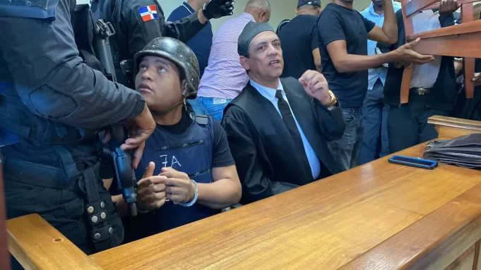 Wilkin-Garcia-Peguero-Mantequilla-junto-a-abogados