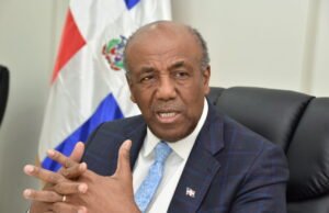 Ministro de Energía afirma Gobierno promoverá “uso masivo” de paneles solares