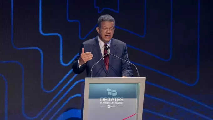 Leonel-durante-debate-ANJE