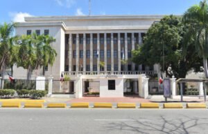 Educación llama estudiantes a regresar a docencia este lunes