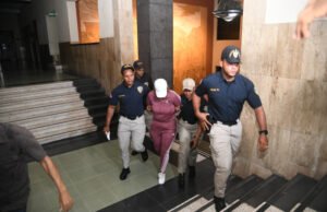 Posponen conocimiento de coerción contra acusada de matar chino