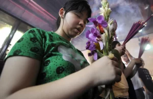 Líderes de religiones orientales se suman a llamamiento por una IA ética