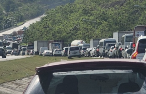 Accidente en autovía del Coral causa kilométrico tapón