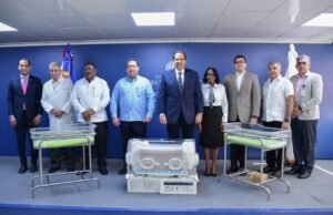 Ministerio de Salud entrega al SNS cunas e incubadoras para atención neonatal