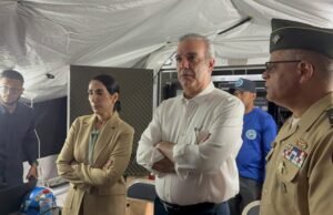 Abinader y Raquel Arbaje asisten a la zona de desastres en el Jet Set