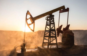 Petróleo de Texas sube 3.75 %, entre acuerdos comerciales y presión de Trump sobre Rusia