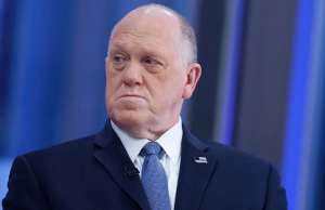 Funcionario de EE. UU. a cargo de políticas fronterizas insulta a manifestante en foro estudiantil