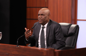 Juez Vargas, del TC, expresa preocupación por inflación de penas que no conllevan castigos tan severos