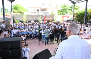 Andrés Bautista resalta inicio del año escolar y valora la reincorporación de la enseñanza en valores
