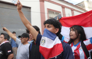 Policía reporta 8 heridos y 31 detenidos tras protesta convocada por jóvenes en Paraguay
