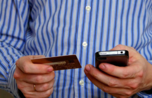 La ABA llama a reforzar medidas de seguridad durante compras en línea el Viernes Negro