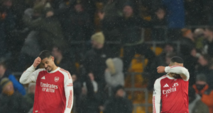 Arsenal deja escapar ventaja de dos goles ante Wolverhampton y vuelve a tropezar en la Premier
