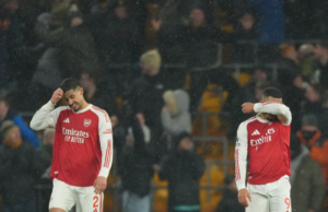 Arsenal deja escapar ventaja de dos goles ante Wolverhampton y vuelve a tropezar en la Premier