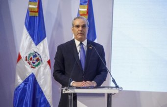 Abinader se reunirá con empresarios para estabilizar precios de alimentos y servicios ante crisis internacional