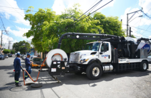 Caasd firma resuelve graves problemas del sistema sanitario con camiones hidrosuccionadores